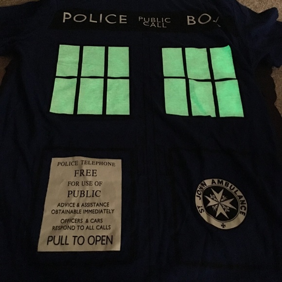 NWOT- Dr. Who T- Shirt glo in dark & Diecast Dalek available only in UK - Picture 3 of 8